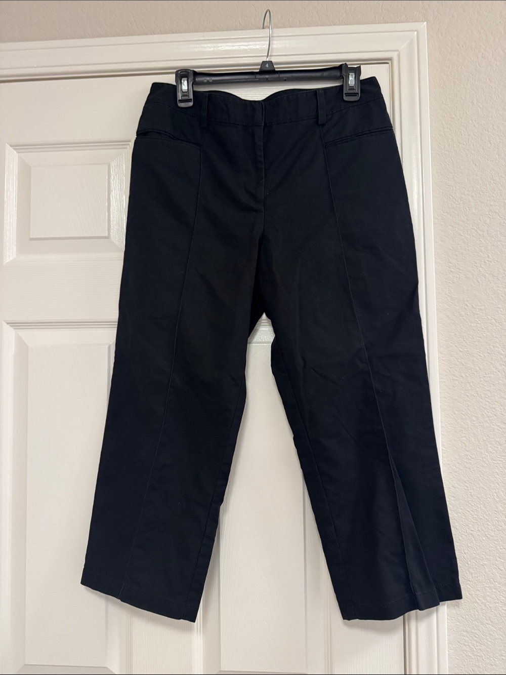 Ann Taylor Signature Fit Just Below The Waist Women's Black Capri Pants Size 10